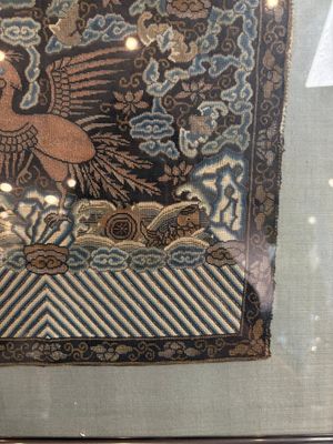 A Chinese silk kesi 'silver pheasant' or 'fifth rank' rank badge, Qing — 照片 5