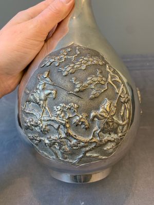 A Chinese silver 'battle scenes' 'yuhuchunping' vase, 19/20th C. — foto 11
