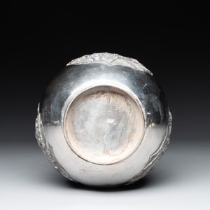 A Chinese silver 'battle scenes' 'yuhuchunping' vase, 19/20th C. — foto 5
