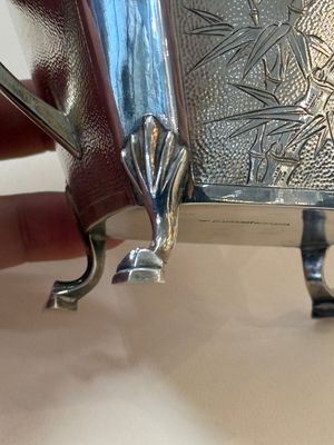 A Chinese silver covered teapot, sugar jar and milk jug with bamboo design, Tackhing 90% silver mark, 20th C. — foto 14
