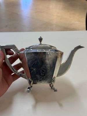 A Chinese silver covered teapot, sugar jar and milk jug with bamboo design, Tackhing 90% silver mark, 20th C. — foto 18