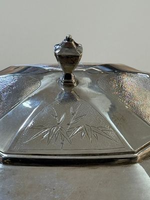 A Chinese silver covered teapot, sugar jar and milk jug with bamboo design, Tackhing 90% silver mark, 20th C. — foto 19
