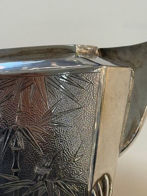 A Chinese silver covered teapot, sugar jar and milk jug with bamboo design, Tackhing 90% silver mark, 20th C. — foto 4