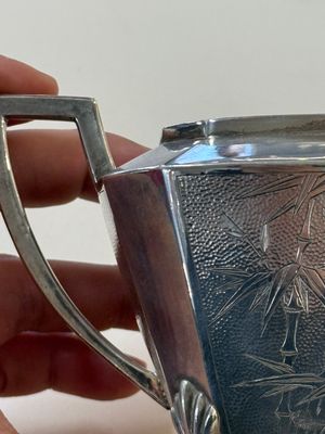 A Chinese silver covered teapot, sugar jar and milk jug with bamboo design, Tackhing 90% silver mark, 20th C. — foto 5