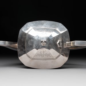 A Chinese silver covered teapot, sugar jar and milk jug with bamboo design, Tackhing 90% silver mark, 20th C. — foto 12