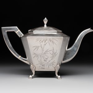 A Chinese silver covered teapot, sugar jar and milk jug with bamboo design, Tackhing 90% silver mark, 20th C. — foto 10