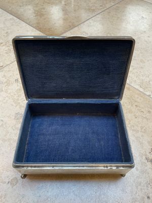 A Chinese silver 'dragon' box and a tobacco box, Sheng chang 昇昌 mark, 19th C. — photo 5