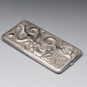 A Chinese silver 'dragon' box and a tobacco box, Sheng chang 昇昌 mark, 19th C. — photo 3