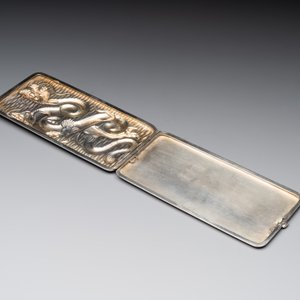 A Chinese silver 'dragon' box and a tobacco box, Sheng chang 昇昌 mark, 19th C. — photo 4