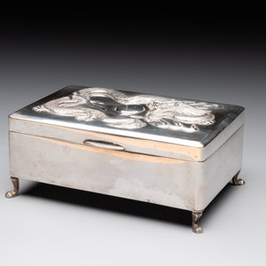 A Chinese silver 'dragon' box and a tobacco box, Sheng chang 昇昌 mark, 19th C. — photo 5