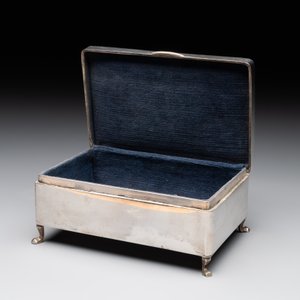 A Chinese silver 'dragon' box and a tobacco box, Sheng chang 昇昌 mark, 19th C. — photo 6