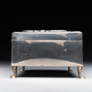 A Chinese silver 'dragon' box and a tobacco box, Sheng chang 昇昌 mark, 19th C. — photo 10