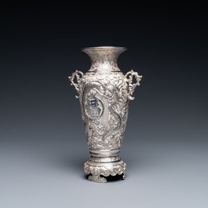 A Chinese silver 'Fu' vase, 19/20th C. — photo 1