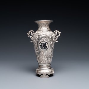 A Chinese silver 'Fu' vase, 19/20th C. — photo 2