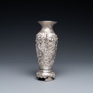 A Chinese silver 'Fu' vase, 19/20th C. — photo 3