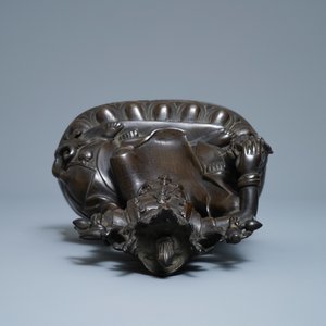 A Chinese silver-inlaid bronze figure of Guanyin on a dragon, Shisou mark, 18/19th C. — photo 6