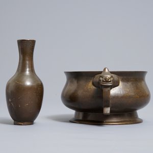 A Chinese silver-inlaid bronze incense burner and a vase, Shishou mark, 19th C. — photo 2