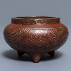 A Chinese silver-inlaid bronze incense burner, Xuande mark, 19th C. — photo 1