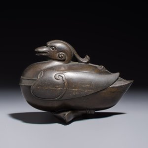 A Chinese silver-inlaid bronze 'Mandarin Duck' censer and cover, Ming — photo 2