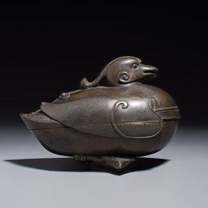 A Chinese silver-inlaid bronze 'Mandarin Duck' censer and cover, Ming — photo 4