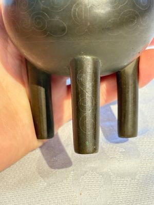 A Chinese silver-inlaid bronze tripod censer with clouds design, 19th C. — photo 10