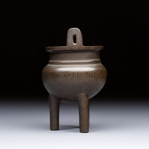 A Chinese silver-inlaid bronze tripod censer with clouds design, 19th C. — photo 2