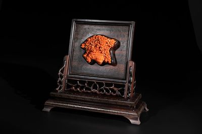 A Chinese silver-inlaid hardwood table screen with a red coral carving of a flower basket, 19/20th C.