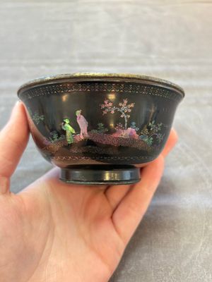 A Chinese silver-lined laque burgauté bowl with figural design, Kangxi — photo 2