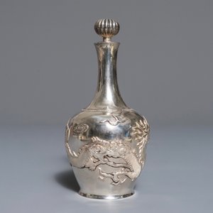 A Chinese silver liquor set on tray with applied dragon design, 19/20th C. — photo 12