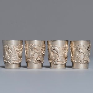 A Chinese silver liquor set on tray with applied dragon design, 19/20th C. — photo 7