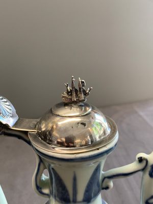 A Chinese silver-mounted blue and white ewer with figures in a landscape, Ming — photo 5