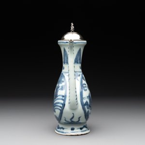 A Chinese silver-mounted blue and white ewer with figures in a landscape, Ming — photo 5