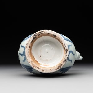 A Chinese silver-mounted blue and white ewer with figures in a landscape, Ming — photo 7