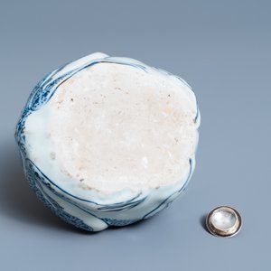 A Chinese silver-mounted blue and white 'frog' kendi, Wanli — photo 6