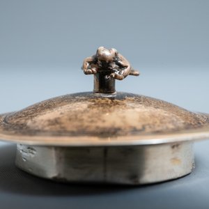 A Chinese silver-mounted blue and white 'frog' kendi, Wanli — photo 8