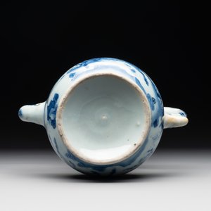A Chinese silver-mounted blue and white 'Mongolian hunt' ewer, Transitional period — photo 8