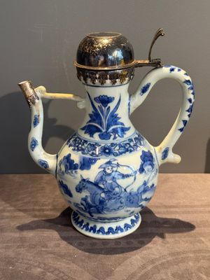 A Chinese silver-mounted blue and white 'Mongolian hunt' ewer, Transitional period — photo 3