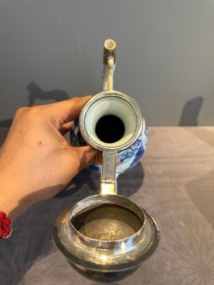 A Chinese silver-mounted blue and white 'Mongolian hunt' ewer, Transitional period — photo 5