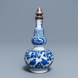 A Chinese silver-mounted blue and white Persian market bottle vase, Kangxi — photo 2