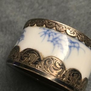 A Chinese silver-mounted blue and white tea caddy and cover, Kangxi — photo 8