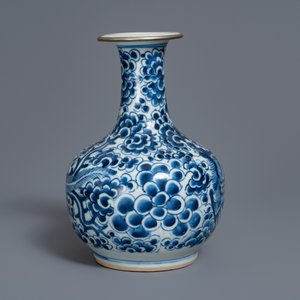 A Chinese silver-mounted blue and white Vietnamese market 'Bleu de Hue' kendi, 19th C. — photo 5