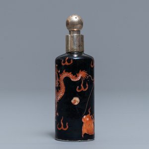 A Chinese silver-mounted famille noire 'dragon' snuff bottle, Qianlong/Jiaqing — 照片 2