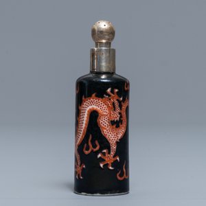 A Chinese silver-mounted famille noire 'dragon' snuff bottle, Qianlong/Jiaqing — 照片 3