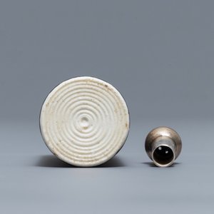A Chinese silver-mounted famille noire 'dragon' snuff bottle, Qianlong/Jiaqing — 照片 6