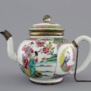 A Chinese silver-mounted famille rose porcelain teapot, Yongzheng-Qianlong, 18th C. — photo 2