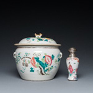 A Chinese silver-mounted famille rose vase and a covered bowl, 19th C. — photo 2