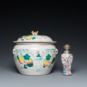A Chinese silver-mounted famille rose vase and a covered bowl, 19th C. — photo 4