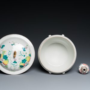 A Chinese silver-mounted famille rose vase and a covered bowl, 19th C. — photo 6
