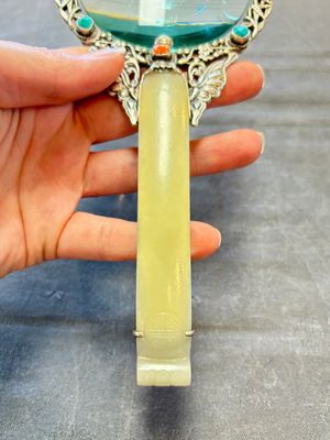A Chinese silver-mounted magnifying glass with jade handle and precious stone inlays, 19th C. — 照片 4