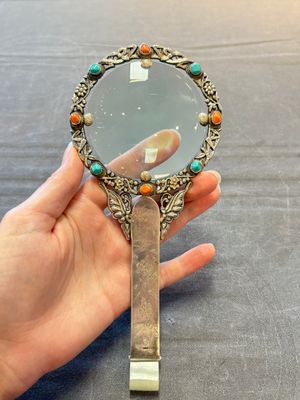 A Chinese silver-mounted magnifying glass with jade handle and precious stone inlays, 19th C. — 照片 6